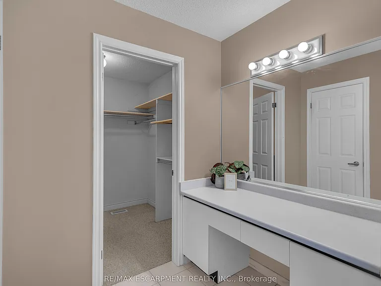 489 Acadia Dr — Photo 23