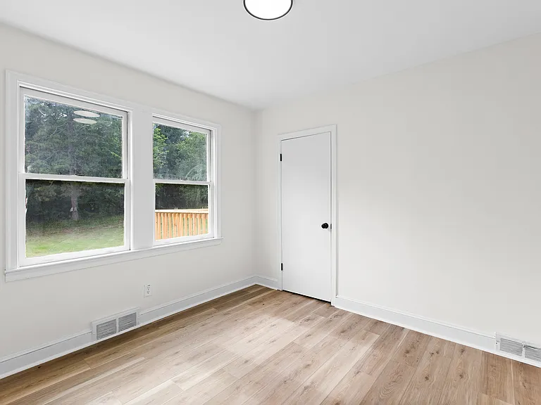 5220 Brenda Dr — Photo 10
