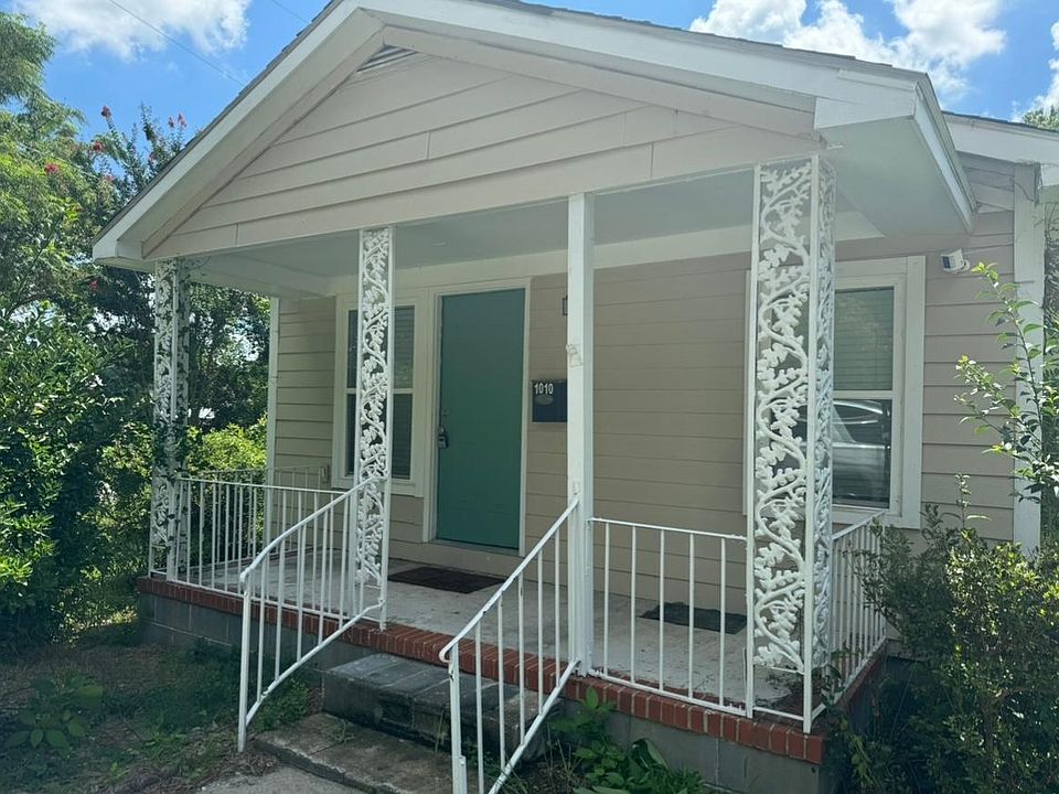 1st image of 1010 N Layton Ave