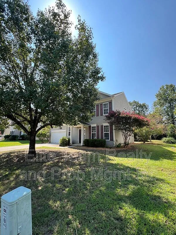 3 bed, 2.5 bath, 1864 sqft, $2,300 — Photo 2