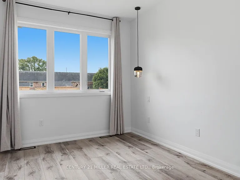362 Wellington St E — Photo 11