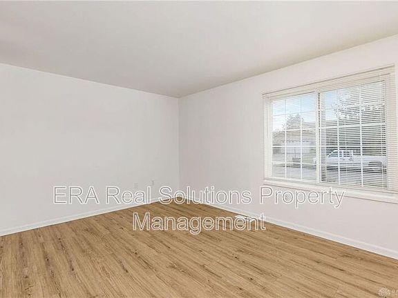 3rd image of 1241-1255 Devon Ave Unit 1243-D