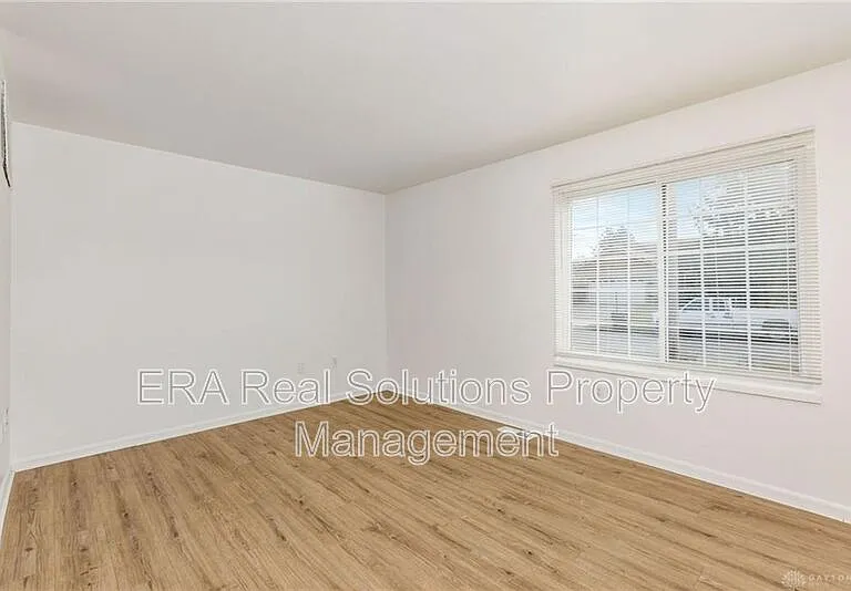 1241-1255 Devon Ave #1243-D — Photo 3