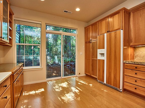 3rd image of 938 NE 73rd Ave