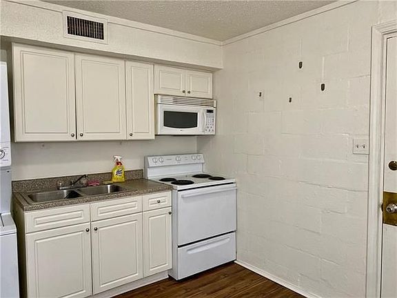 4th image of 1511 Saint Ann St