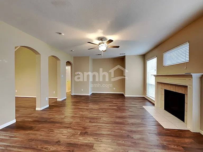 2306 Hollyfield Ln — Photo 10