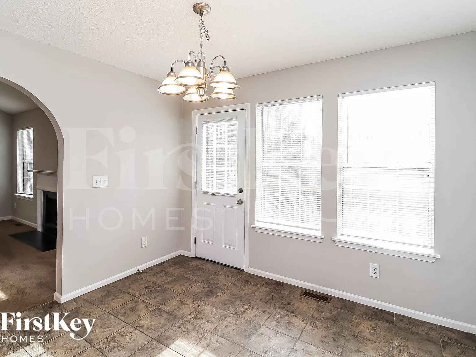 5 bed, 3.0 bath, 1724 sqft, $2,435 — Photo 4