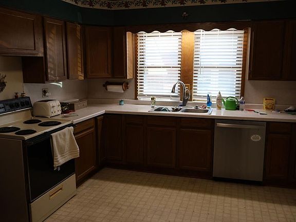5th image of 127 7th Ave NW