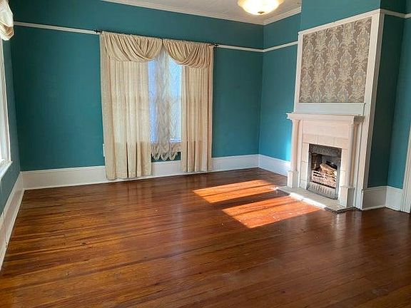 4th image of 31 S Blanding St