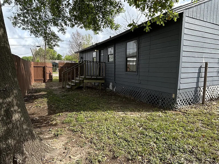 301 Austin Ave #2 — Photo 8
