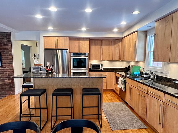 4th image of 1411 Iroquois Pl