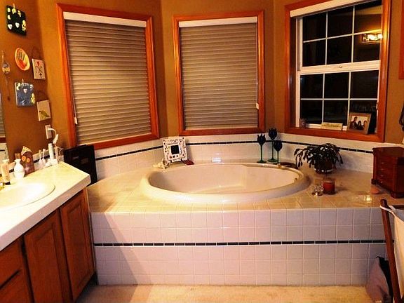 4th image of 5711 80th Avenue Ct W