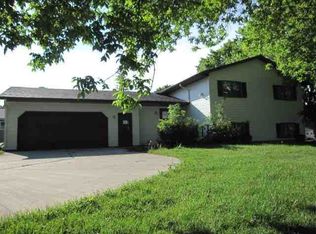 649 Sunrise Ave, Bird Island, MN 55310