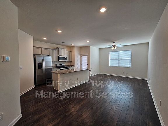 4th image of 611 Dairy Dr