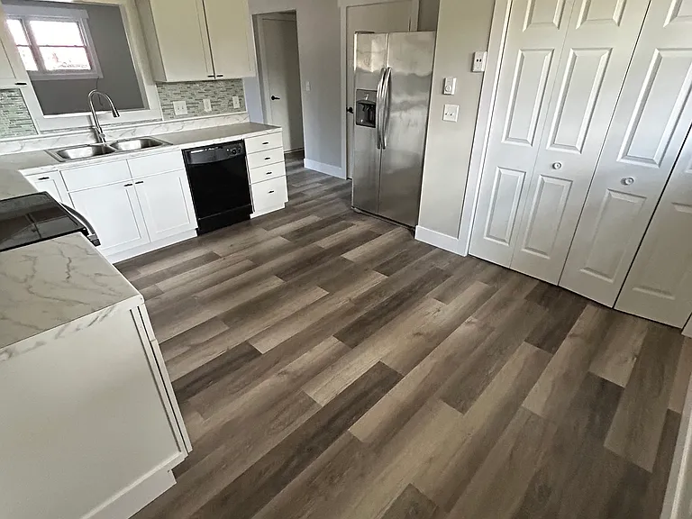 600 E Superior St #4 — Photo 2