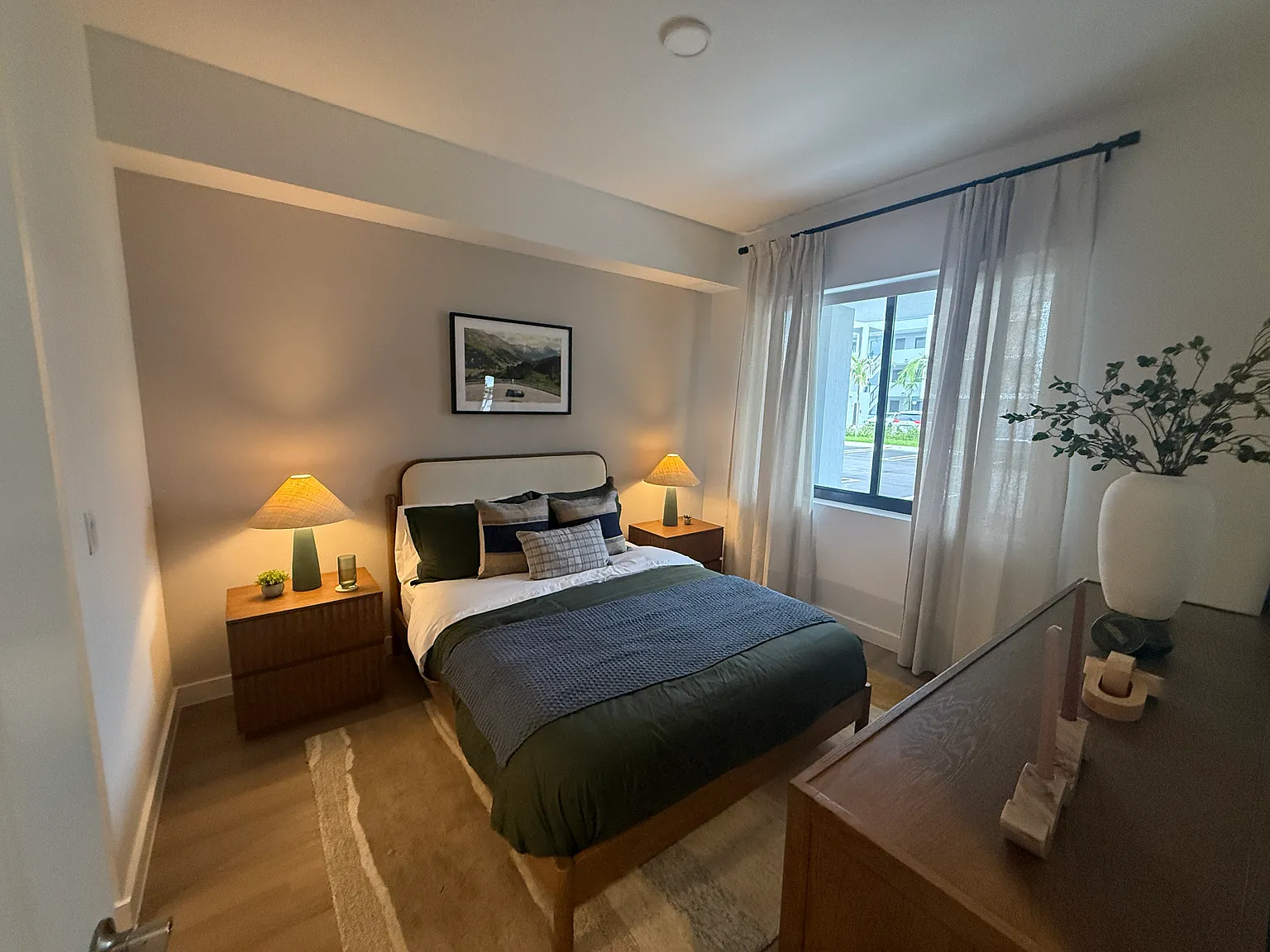 2 bed, 1081 sqft, $2,748 — Photo 4
