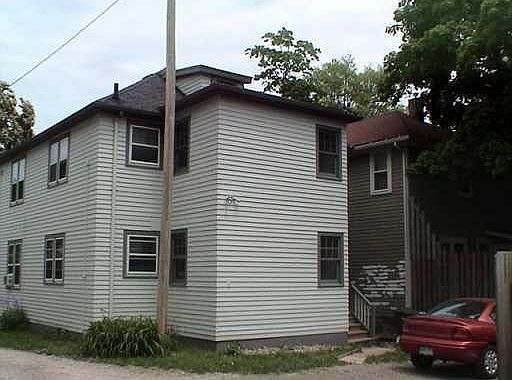 2nd image of 1009 W Ionia St #B