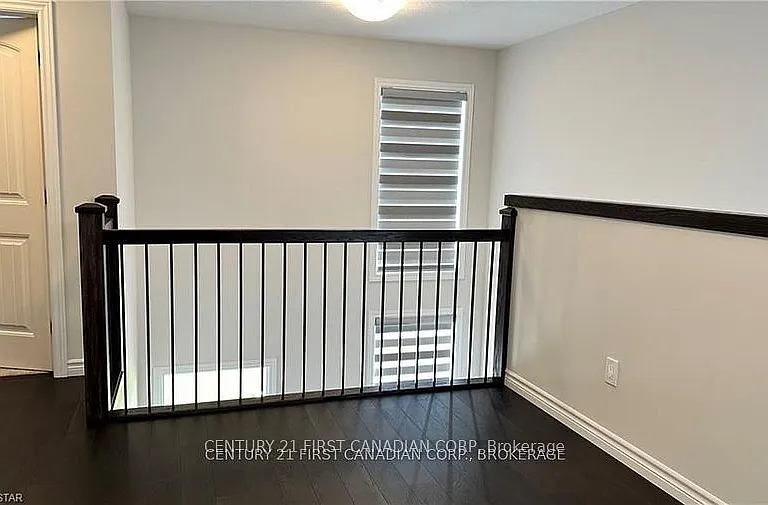63 Royal Cres — Photo 33