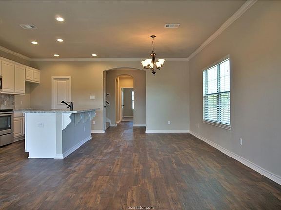 2nd image of 1751 Dakota Ln
