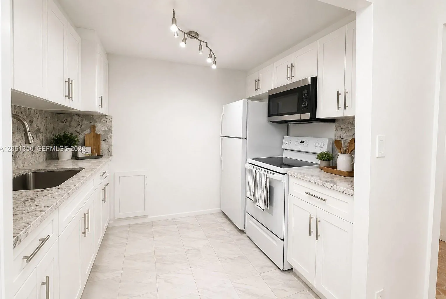 Sunrise Towne Preferred 3 — Photo 1