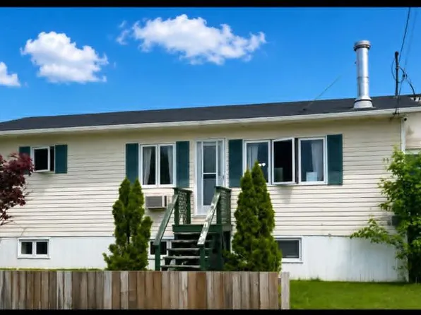 11 Country Road, Grand Falls-Windsor, NL A2B1C4