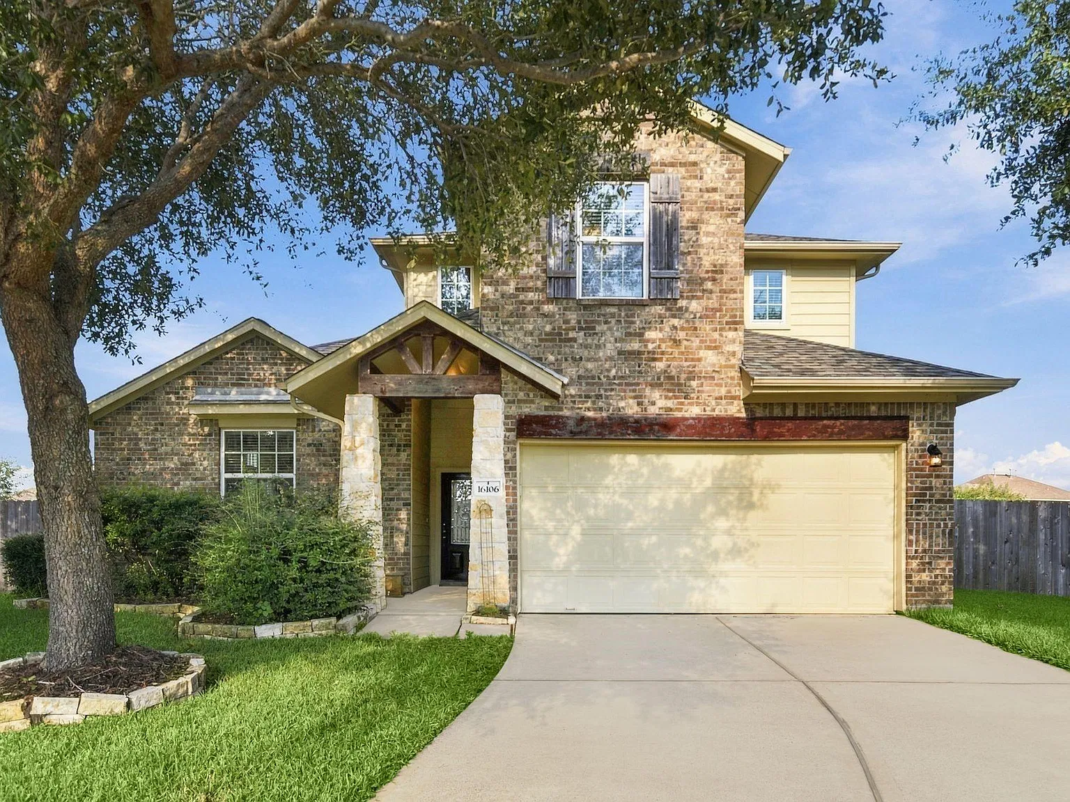 4 bed, 2.5 bath, 2652 sqft, $2,500 — Photo 3