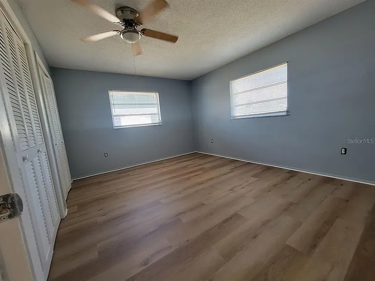 22329 Niagara Ave — Photo 16
