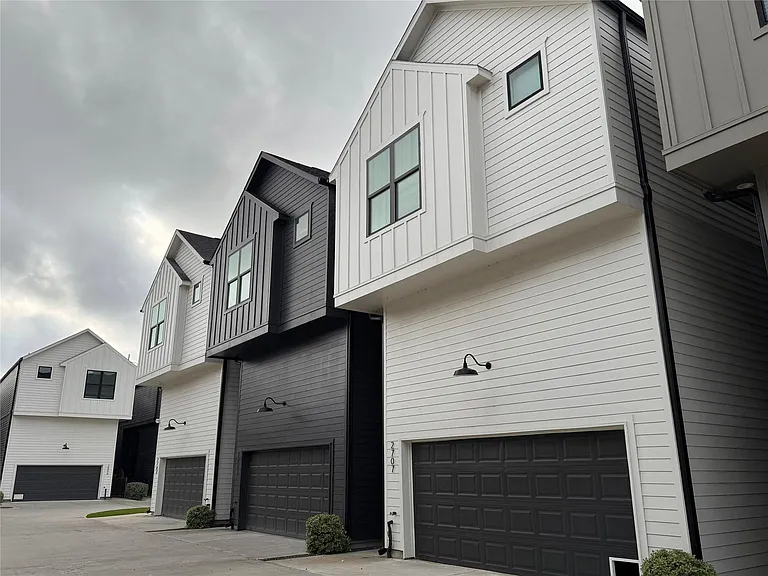 2705 Oakwood Crest Ln — Photo 34
