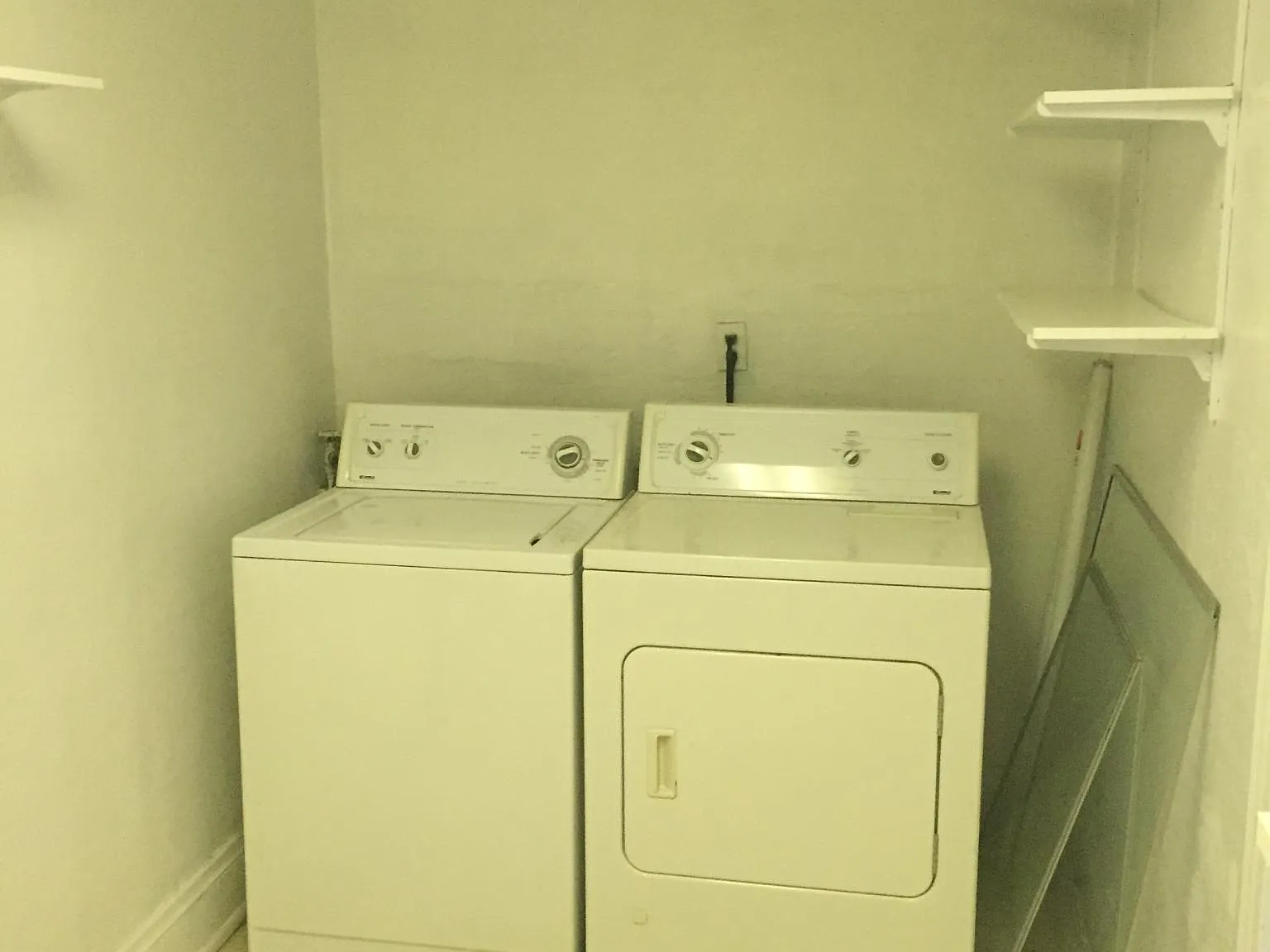 2253 Grandview Ave — Photo 3