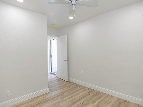3rd image of 924 NW 11th Court
