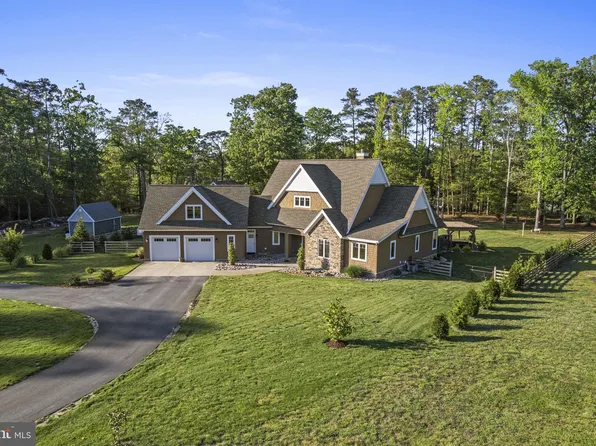 553 Waterfront Ln, Mathews, VA 23109