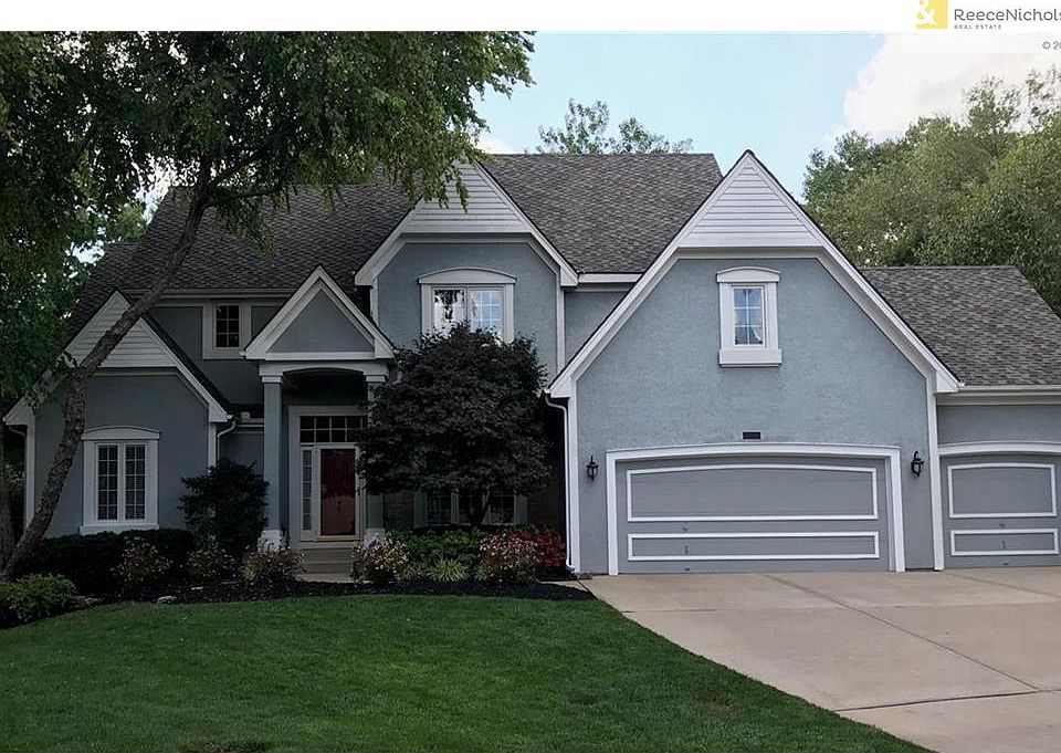 Gorgeous! and 3 Garages and on a cul de sac!