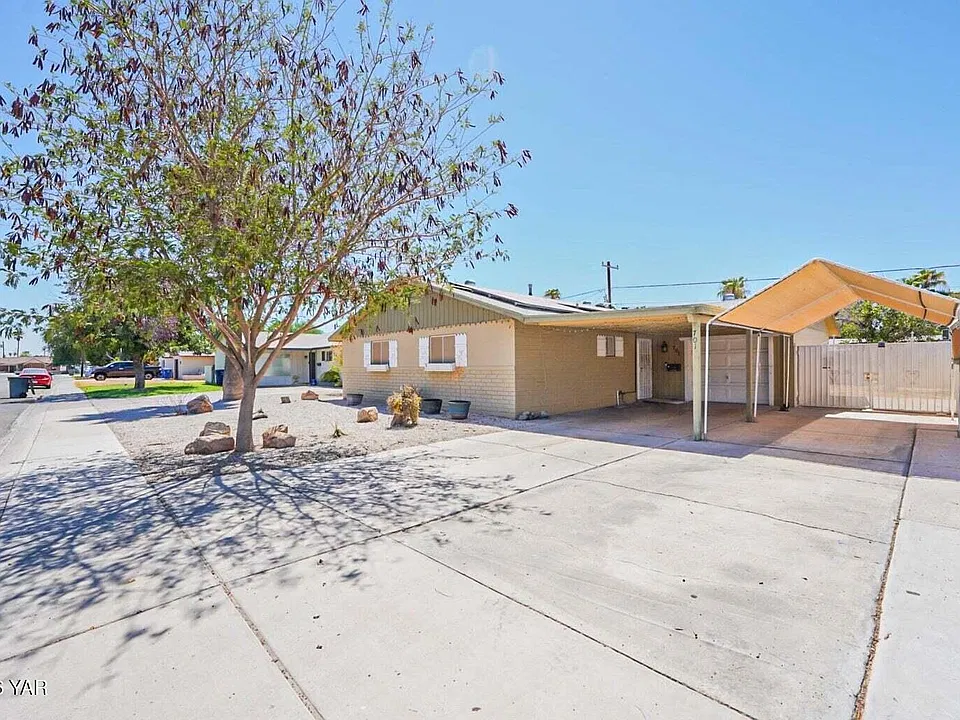 701 E Hacienda Dr