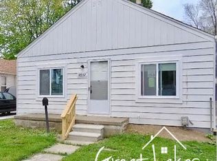 18332 Beechwood St, Roseville, MI 48066