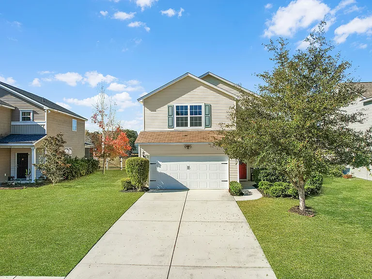 153 Hamilton Grv — Photo 2