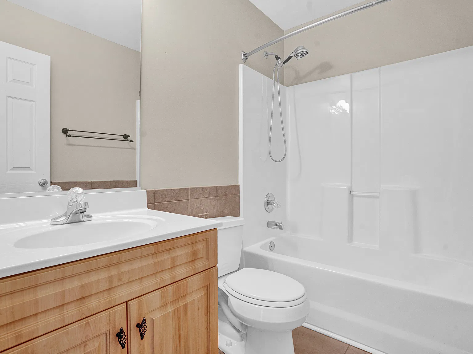 2 bed, 2.5 bath, 1204 sqft, $1,750 — Photo 3