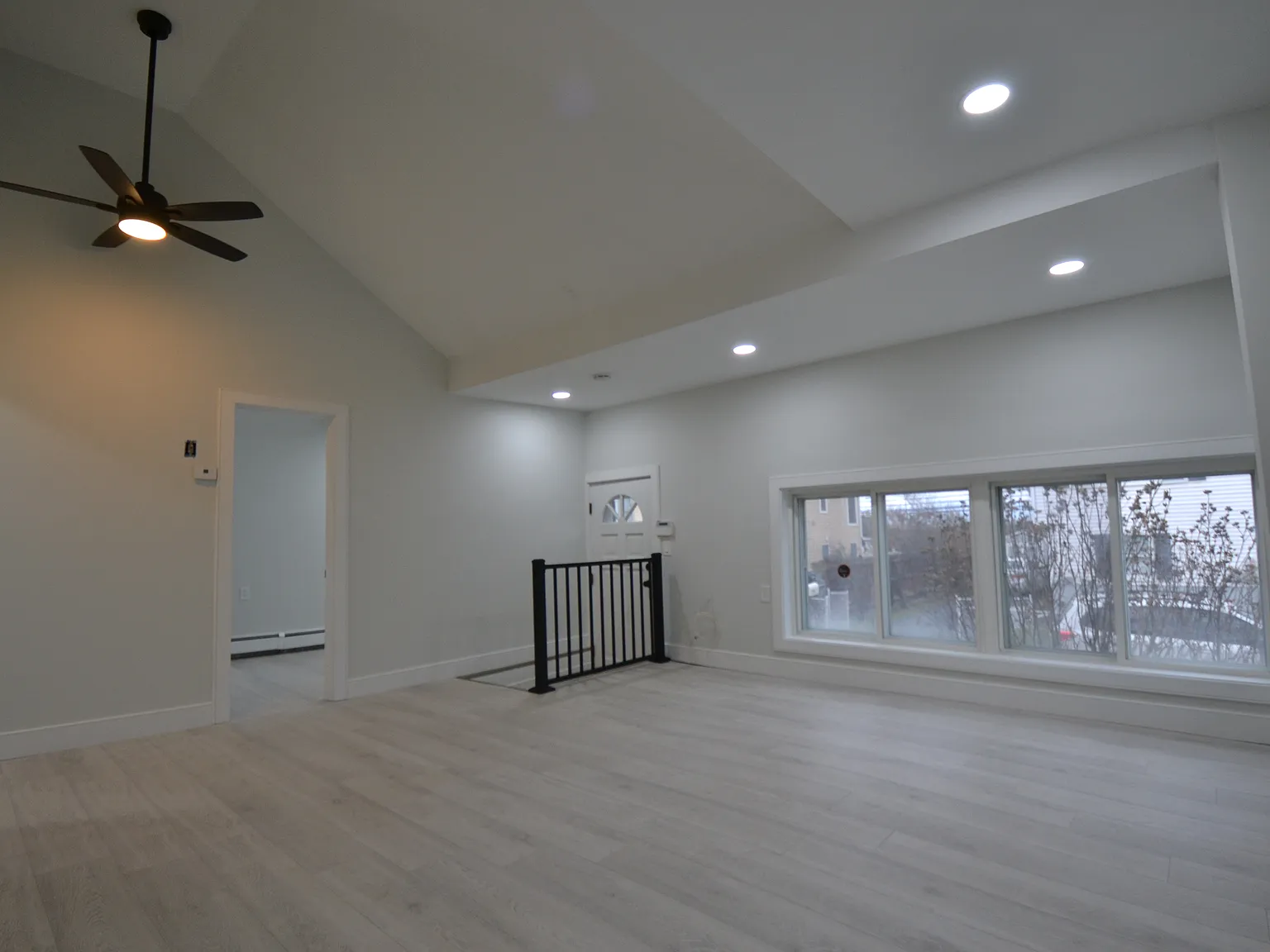 2 bed, 836 sqft, $3,100 — Photo 1