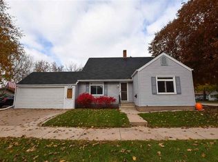 704 W 19th Ave, Oshkosh, WI 54902