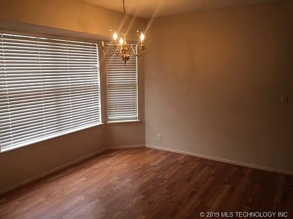 5th image of 712 E Helena St