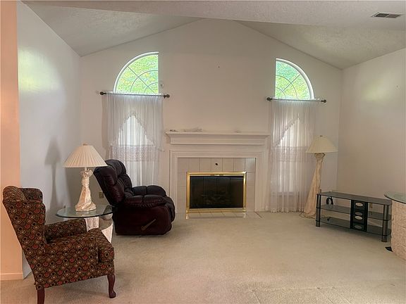 5th image of 77 Stone Ridge Blvd