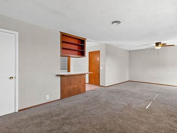 4th image of 205 Oak St