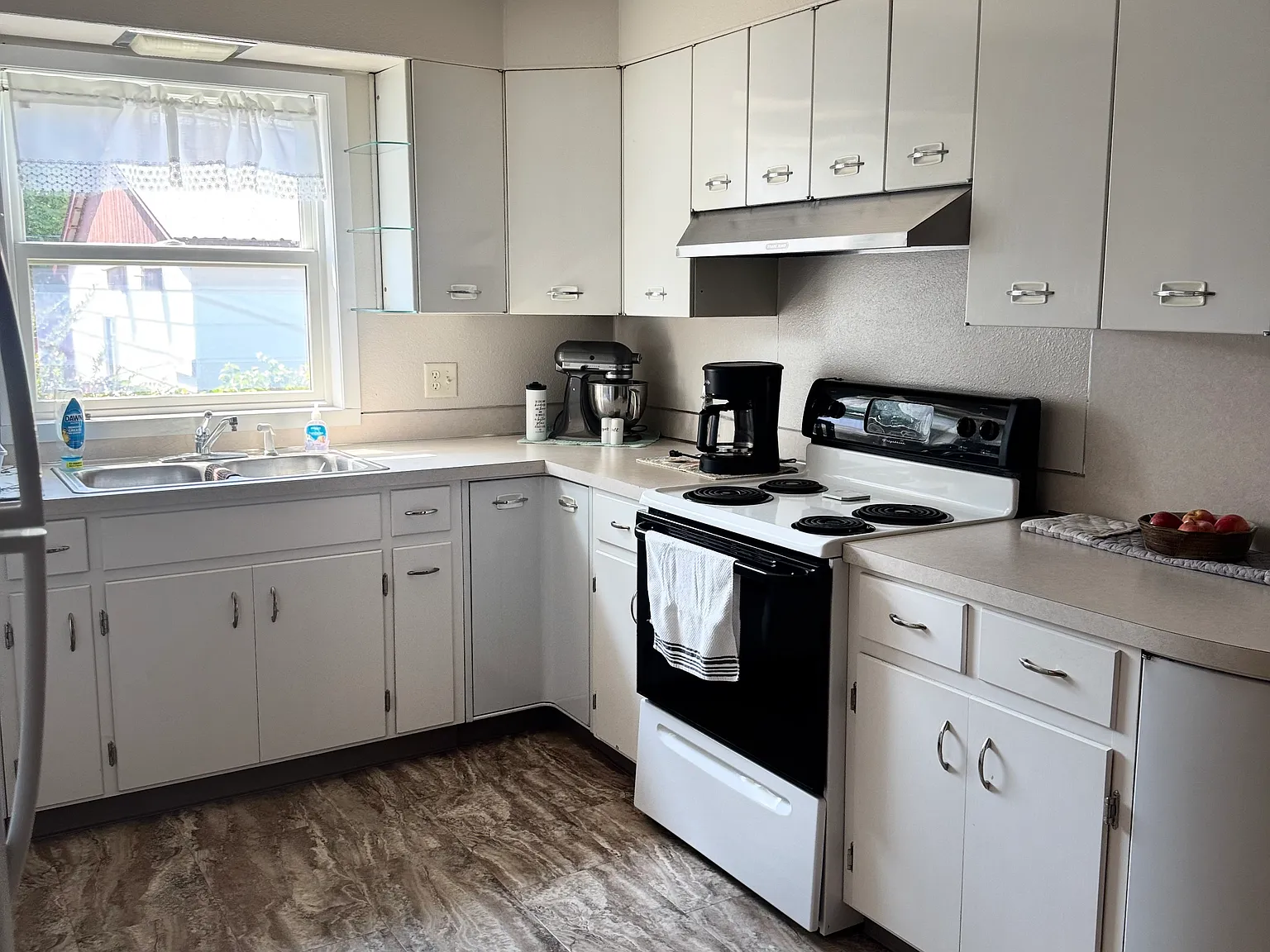 3 bed, $1,650 — Photo 2