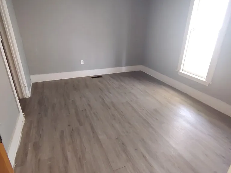 703 E Franklin St — Photo 5