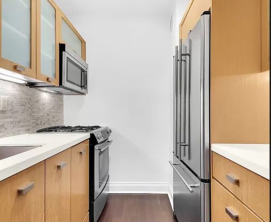 4th image of 212 E 47th St APT 11G