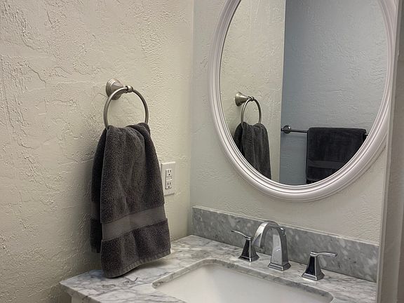Bathroom vanity