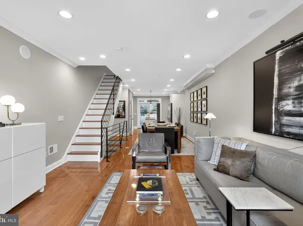 2021 Dickinson St, Philadelphia, PA 19146