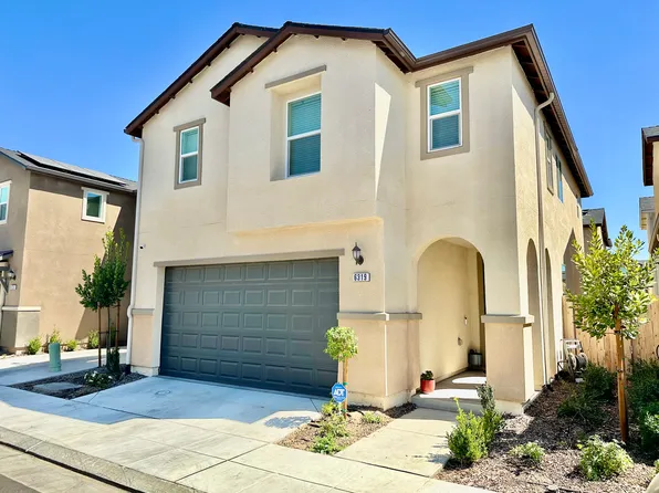 6319 E Riesling Dr, Fresno, CA 93727