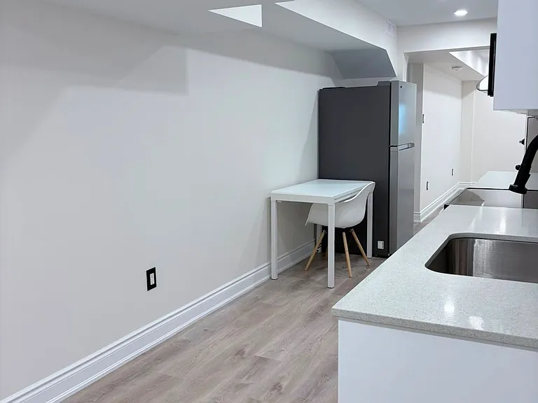 158 Wainscot Ave #BASEMENT — Photo 7