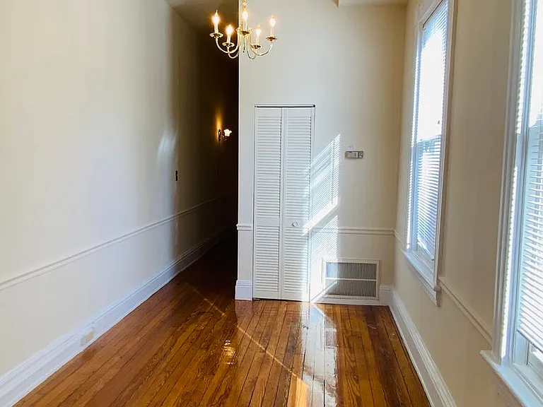 2525 Park Avenue — Photo 8