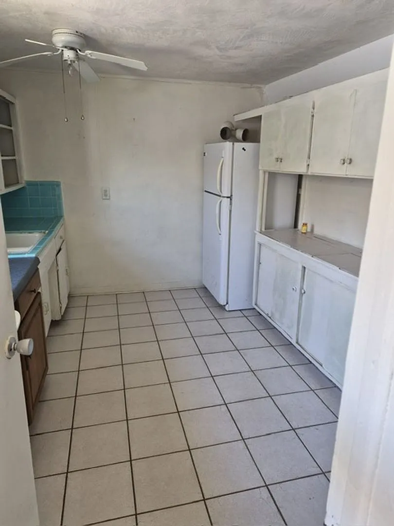 1BR/1BA Dunedin Home $1,500/mo — Photo 2